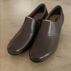 Zipper pumps by Clark’s